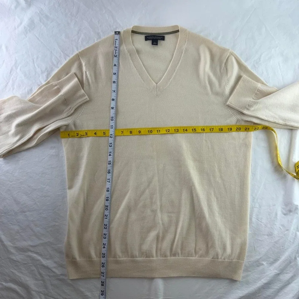 Banana Republic 100% Extra Fine Merino Wool V-Neck Cream Mens L Old Money Preppy